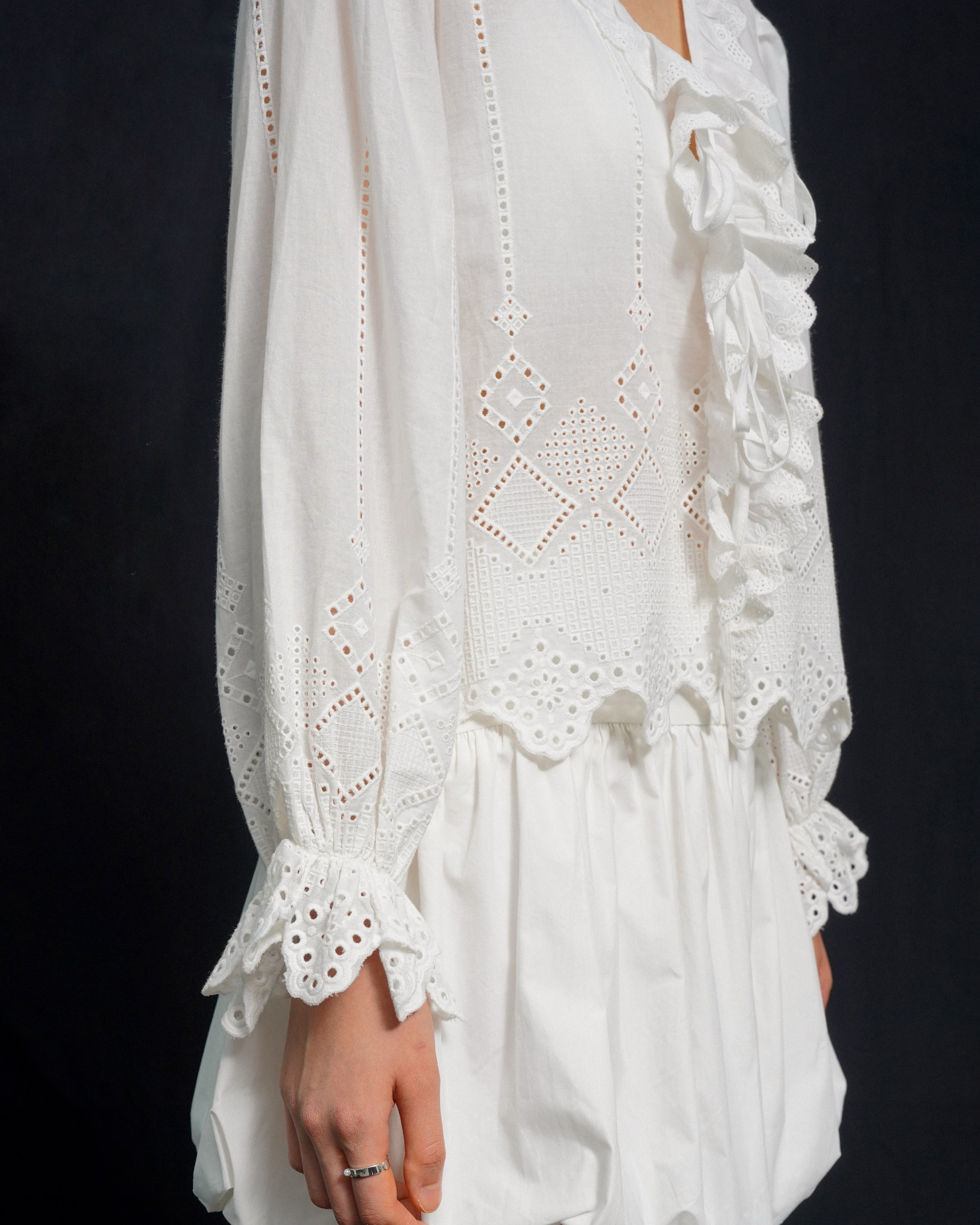 週末価格 Bibiy. EMILY FLOWER BLOUSE ❤︎ Bibiy EMILY FLOWER BLOUSE ❤︎